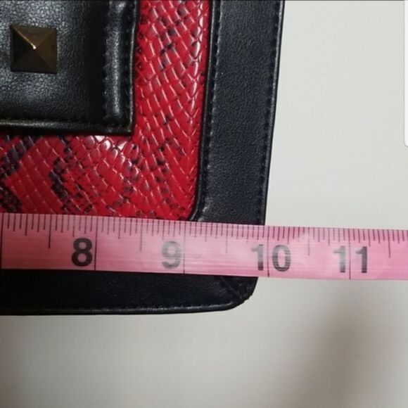 JL Womens Red & Black Snakeskin Embosse Medium Crossbody Bag - New - Picture 4 of 12